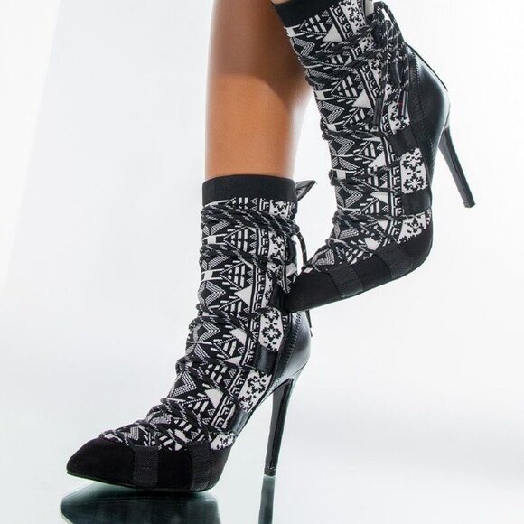 AZALEA WANG  FALLEN OLYMPUS HAS  STILETTO BOOTIE IN BLACK / WHITE - Picture 2 of 7